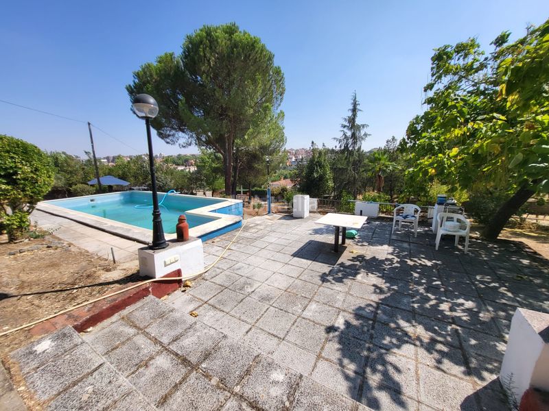 Foto 55fbf242-4388-4b79-a179-d8b5df43fe8a. Chalet  indepemdiente con parcela de 5.000 m2 en Cáceres