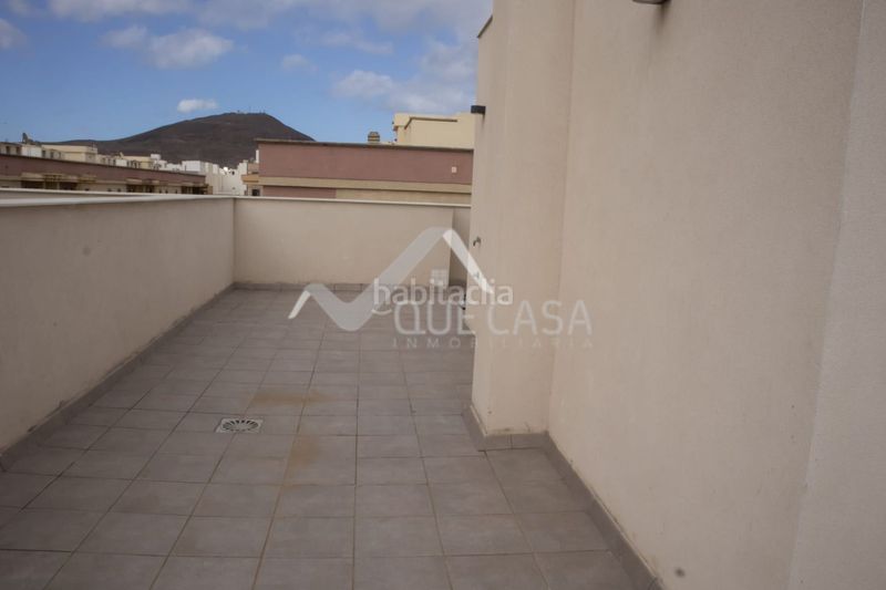 Foto a57bd681-afd0-412c-af94-6f18edd468ff. Lloguer dúplex amb aparcament a Playa de Arinaga Agüimes