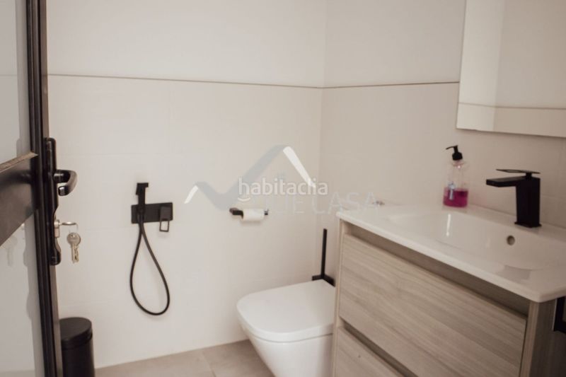 Foto ae121d37-2a27-41e8-90e6-eb491676789b. Lloguer dúplex amb aparcament a Playa de Arinaga Agüimes