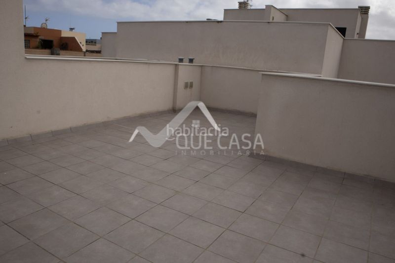 Foto e13404c2-9248-44ad-aac9-b1bd254b9b61. Lloguer dúplex amb aparcament a Playa de Arinaga Agüimes