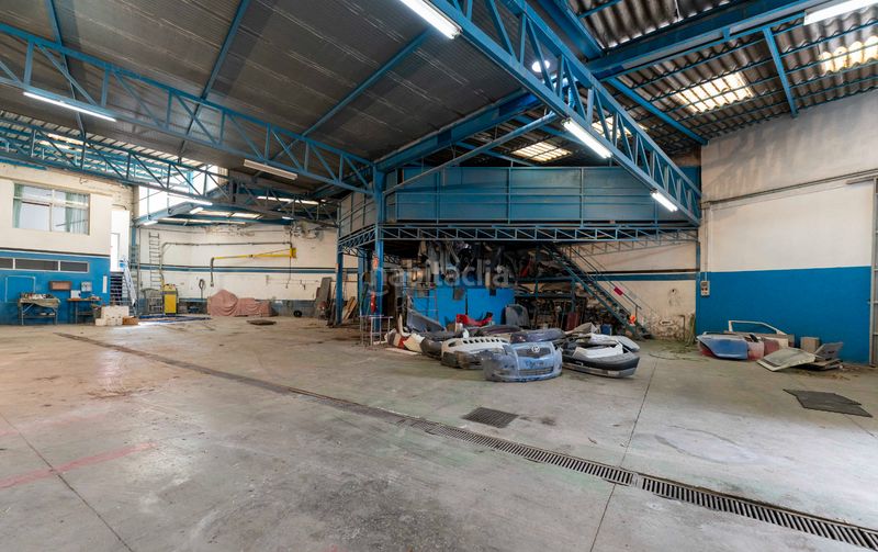 Foto 5a3f3fd8-901d-453b-b368-504860136809. Nave industrial en avenida de los menceyes 116 en San Cristóbal de La Laguna