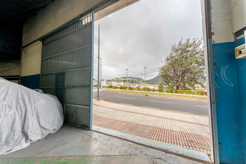 Foto ae87e3df-b03f-45eb-a7cd-f55e8e6d56d9. Nave industrial en avenida de los menceyes 116 en San Cristóbal de La Laguna