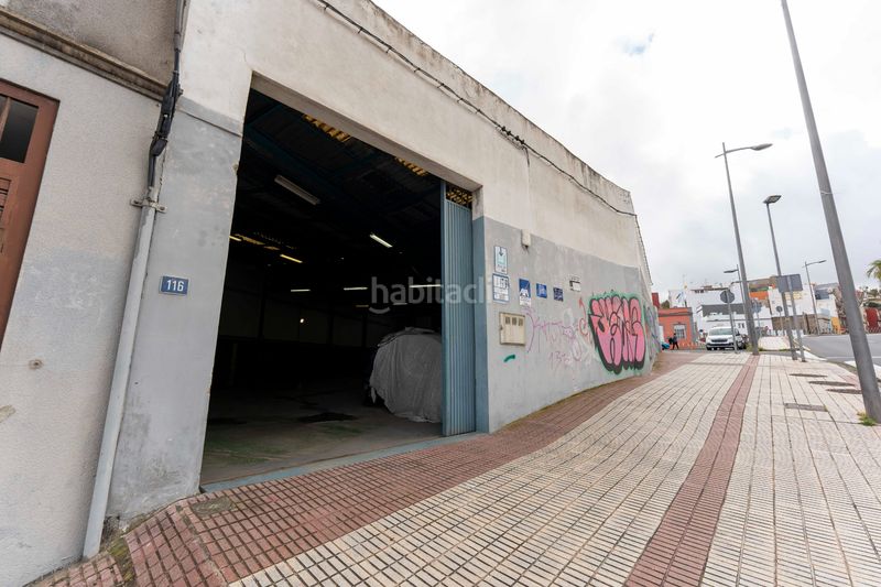 Foto d752b4fc-4fea-4271-aad2-ffd078f7197a. Nave industrial en avenida de los menceyes 116 en San Cristóbal de La Laguna