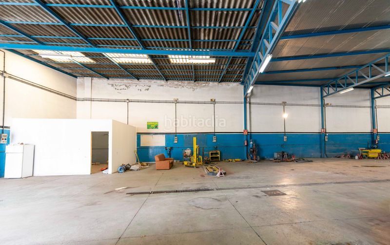 Foto e3c8a976-ba69-4e60-8850-1f0171efbe3c. Nave industrial en avenida de los menceyes 116 en San Cristóbal de La Laguna
