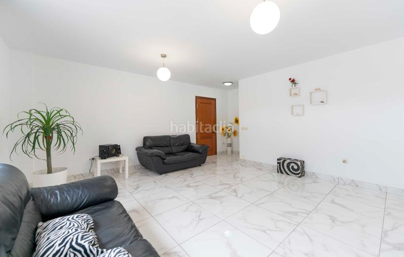 Foto 91ef5a7c-0ffc-47ba-80be-1e9a7fc376d7. Piso en calle alonso quesada 13 en Guargacho San Miguel de Abona
