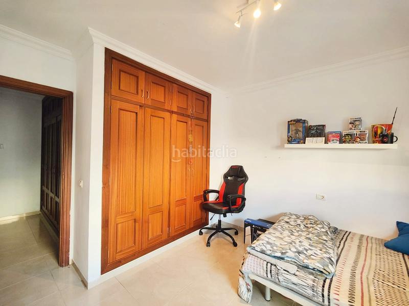 Foto ce8f115e-b319-41db-9f39-91d8b9ef2e58. Casa adosada en calle avellano 16 en La Laguna San Cristóbal de La Laguna