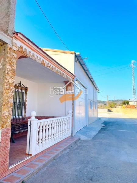 Foto 1389f261-41b4-4cb6-b2f2-c1f3b086d4c9. Reihenhaus mit parking in Oria