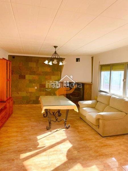 Foto 17c06ed4-9af9-49e1-aff5-4b4c4247bc20. Reihenhaus mit parking in Oria