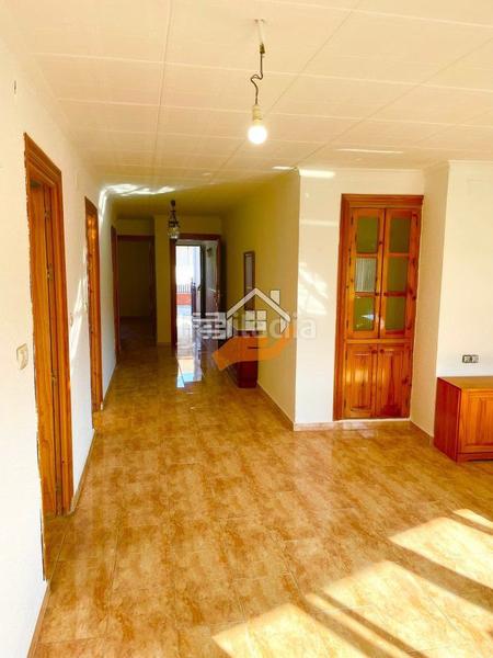 Foto 41960f53-97f8-46ee-bd7a-b2d9dfea3017. Reihenhaus mit parking in Oria