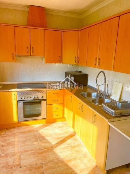 Foto 6b4727ea-1b75-4927-90a8-91e6916f8139. Reihenhaus mit parking in Oria