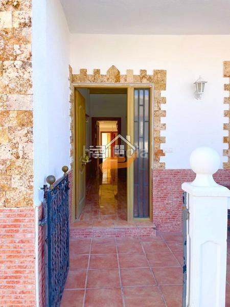 Foto 7eca8491-af16-46a0-8c4c-15dbad2ffd74. Reihenhaus mit parking in Oria