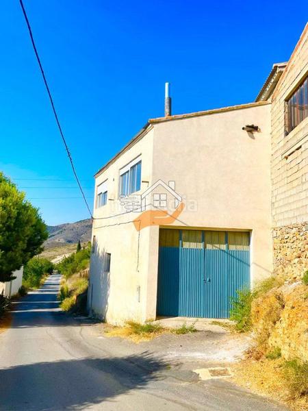 Foto edc12fe3-162e-44ee-a084-7365aa2ac59b. Reihenhaus mit parking in Oria