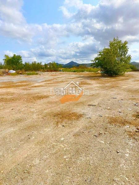 Foto f139848f-e140-43a6-ad77-51b4bf8d14d1. Bâtiment à usage industriel dans Vélez - Rubio