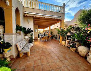 Chalet in Zona los Frutales. Chalet en venta en playa de los locos, 4 dormitorios.