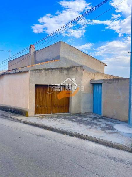 Foto b669cb0d-b035-4e03-8f34-4983e2bca90a. Casa amb aparcament a Abanilla