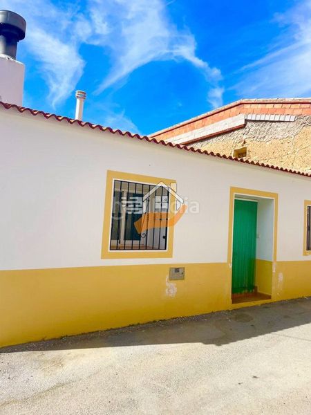 Foto f78176ba-7d75-4fcf-a241-4ec006a14300. Casa adossada a Oria