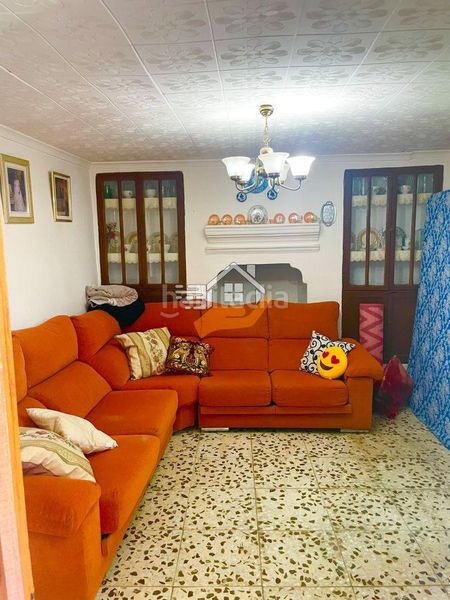 Foto 0c5b172a-330d-4093-9b63-56d2e0448a16. Casa adossada a Oria