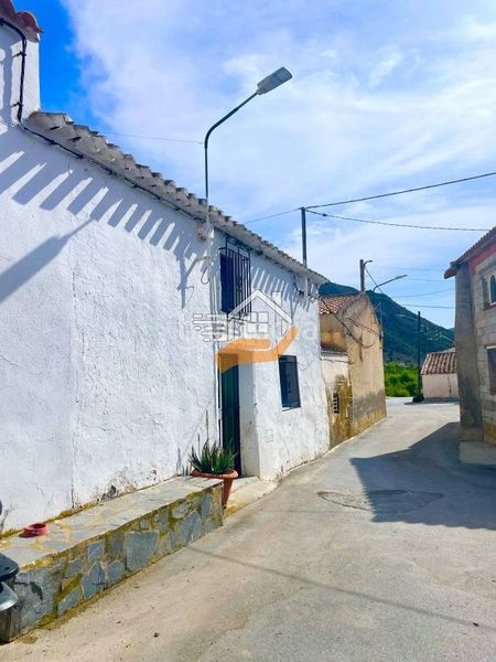 Foto edd9539f-3350-445c-acd3-095cdff33375. Casa adossada a Oria
