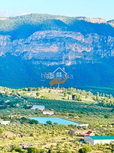 Foto b85348da-ee94-4c79-a03e-06dd0b7257ea. Edificio in Yeste