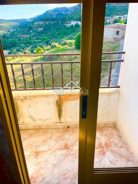Foto e3fe5fc7-5fe1-4353-b7d1-ade1474ef21b. Edificio in Yeste
