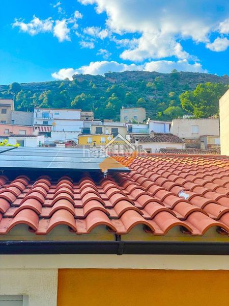 Foto f57d6c5a-b81c-412b-8d9a-8c6a33455888. Edificio in Yeste