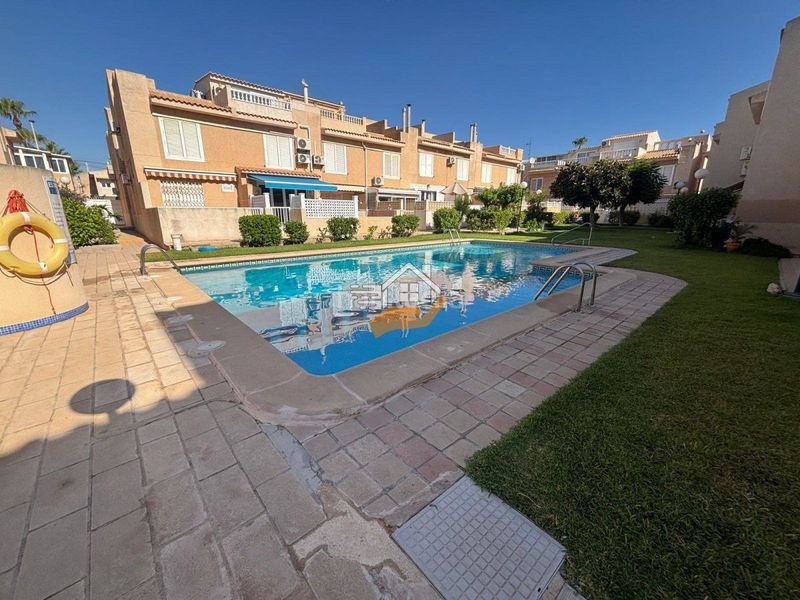 Foto 03d29363-13dd-456d-b6f3-e848a2296689. Dúplex amb aparcament piscina a Zona los Frutales Torrevieja