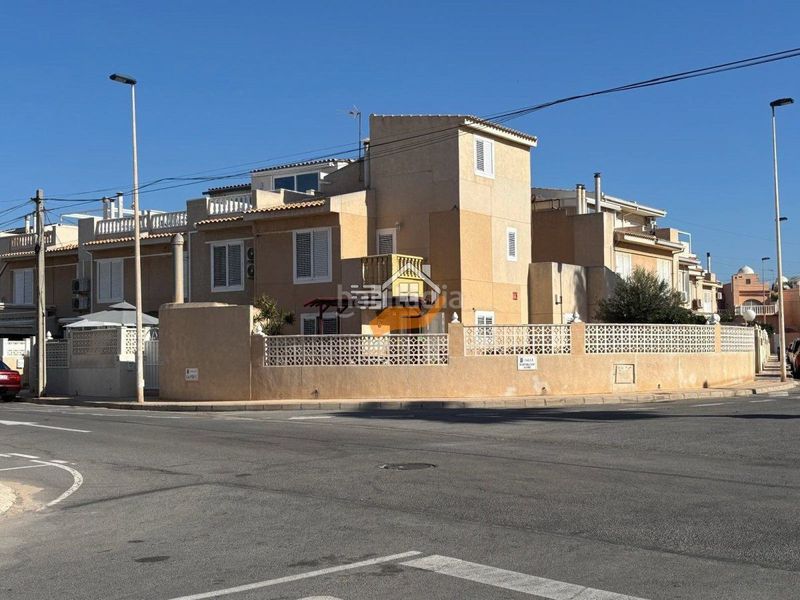 Foto 6bba3377-d30e-4391-828b-56169cc3fc89. Dúplex amb aparcament piscina a Zona los Frutales Torrevieja