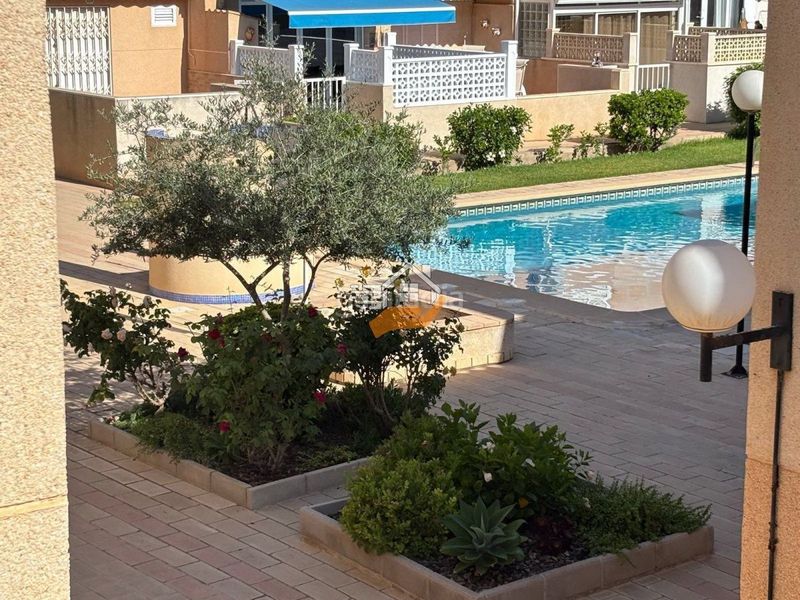 Foto a02349d7-bade-4381-8c0d-4e2b6cfae969. Dúplex amb aparcament piscina a Zona los Frutales Torrevieja
