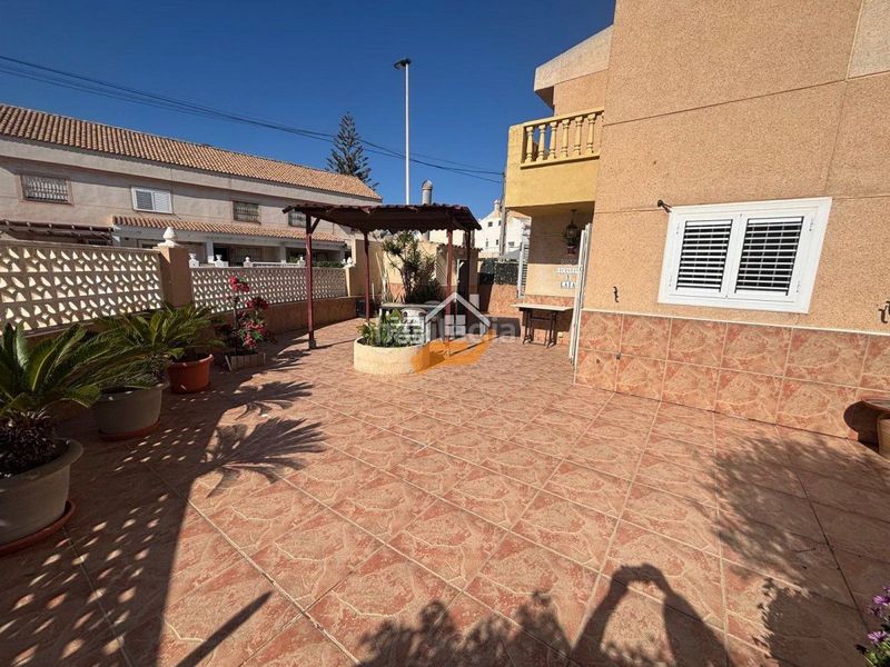 Foto c61efcef-d398-41c4-a8e8-7905a975fa79. Dúplex amb aparcament piscina a Zona los Frutales Torrevieja
