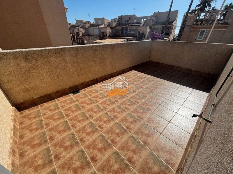 Foto cf2ac45d-d745-4eca-a5c6-33cd9be0e23e. Dúplex amb aparcament piscina a Zona los Frutales Torrevieja