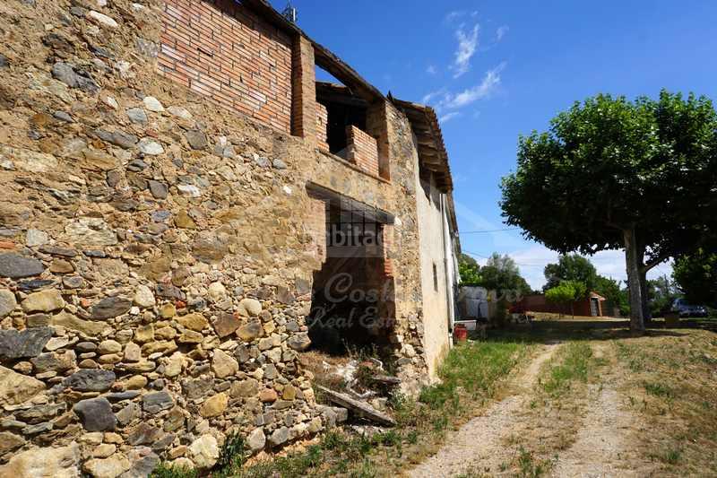 Foto e0085b91-26c5-455c-b7c2-d673ff62009c. Bauernhof mit heizung parking in Brunyola i Sant Martí Sapresa