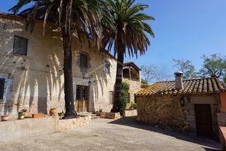 Country house in Calella de Palafrugell. Masía con 6 habitaciones con parking y piscina