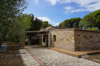 Country house in Calella de Palafrugell. Masía con 4 habitaciones con parking y piscina