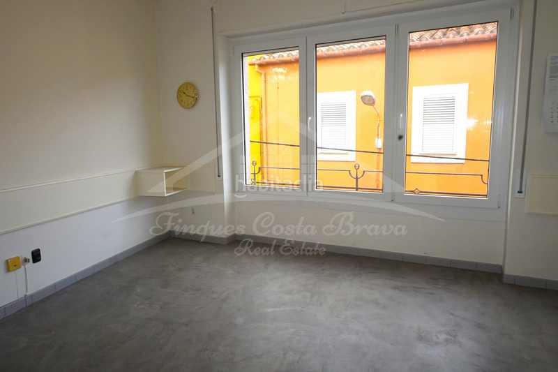 Foto 74de9261-0e37-428d-9c8e-f5895489fc5c. Location bureau dans Centre Palafrugell