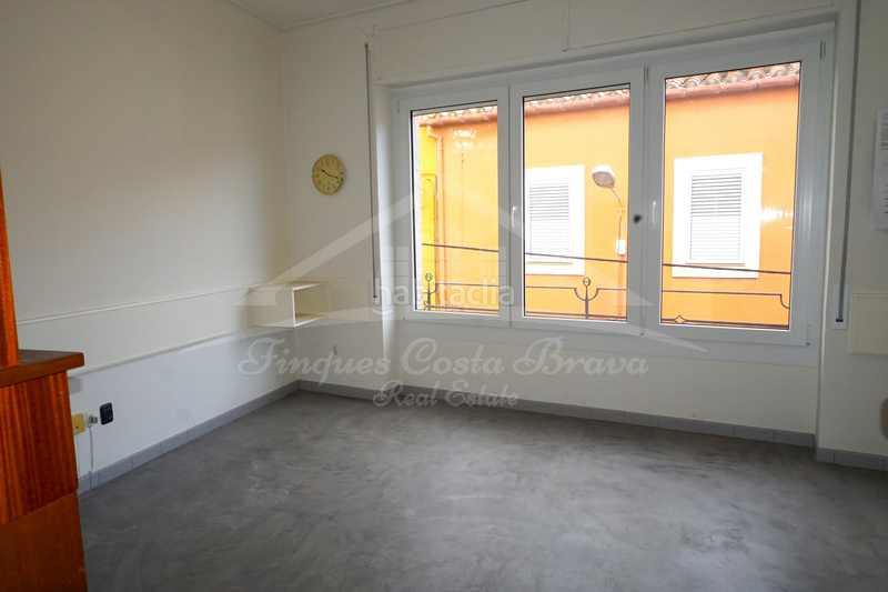 Foto 7bdbff31-b1af-41ba-b927-87bc866875bf. Location bureau dans Centre Palafrugell