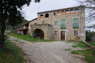 Bauernhof in Sant Ferriol. Masía con 4 habitaciones