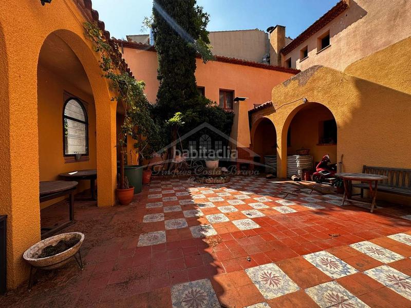 Foto 69dcf353-5bae-4187-8a3e-34496d7ee679. Edificio en Darnius