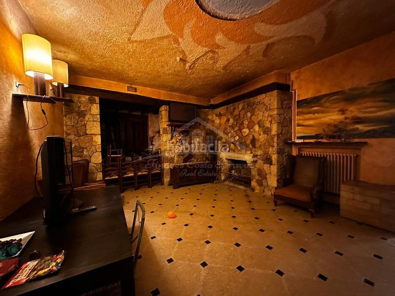 Foto 8da7b72a-a6f2-4c21-b2c1-1ea7b2a0e89e. Edificio en Darnius