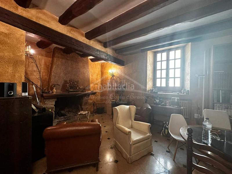 Foto 8ef3ebb2-073f-403a-922b-ee04e3ed91d0. Edificio en Darnius