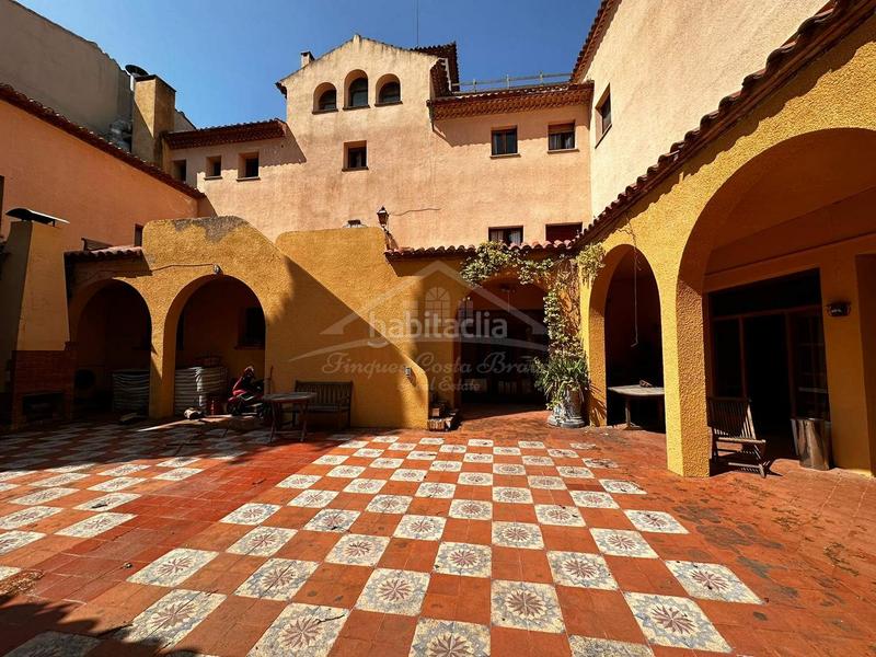 Foto c1d847ff-5cbc-4db2-b259-a623dcd626e2. Edificio en Darnius