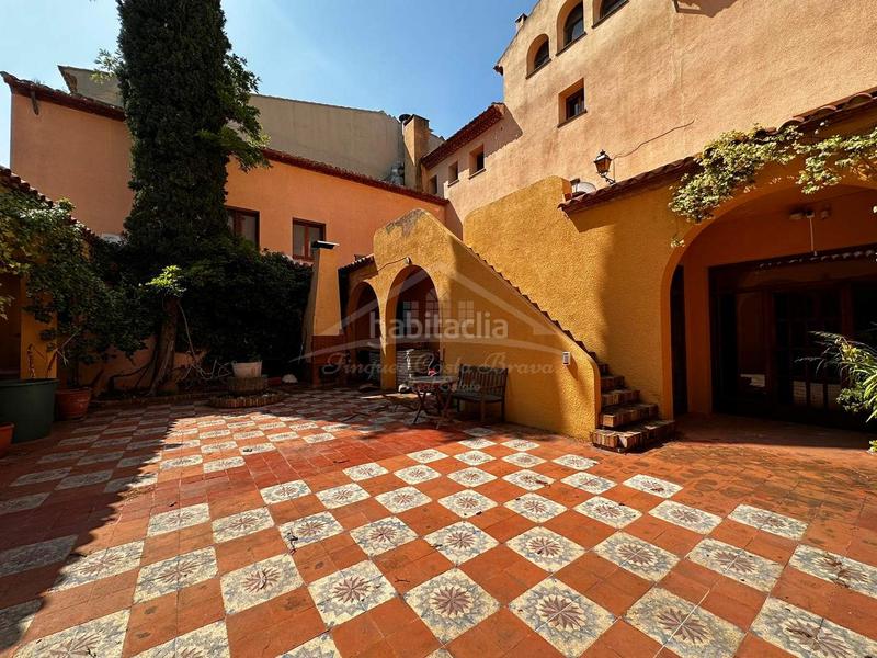 Foto cc6c27e6-088d-4d62-81b2-db54e400137e. Edificio en Darnius