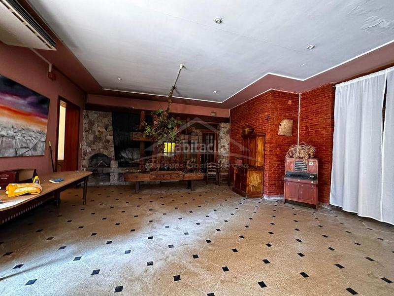 Foto f258a717-ac06-4d56-96e6-426ec0f3f4c9. Edificio en Darnius