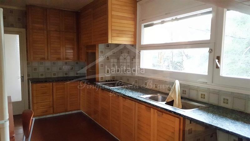 Foto 101f13be-fe2c-4b0e-b9e7-afc4fc38629e. Local comercial en Vall-llobrega