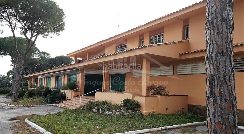 Foto 15bf25e9-3952-43af-a023-2408d776df68. Local comercial en Vall-llobrega