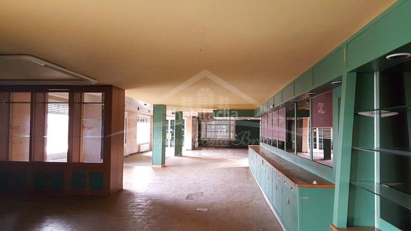 Foto d6c62128-115e-4a4b-a62e-130a14560455. Local comercial en Vall-llobrega