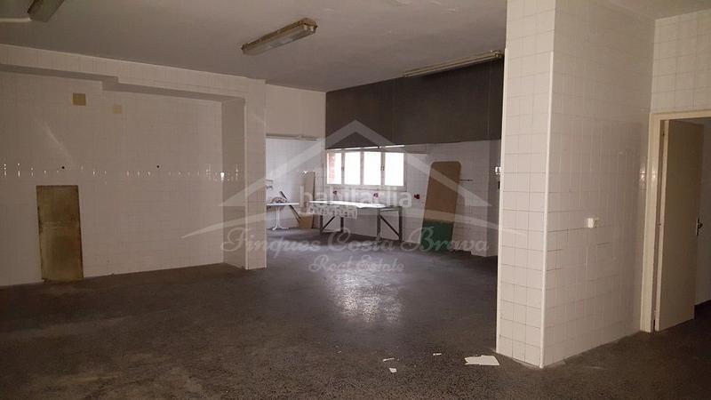 Foto f113c80b-f577-4d7d-8995-8dce6897c31d. Local comercial en Vall-llobrega