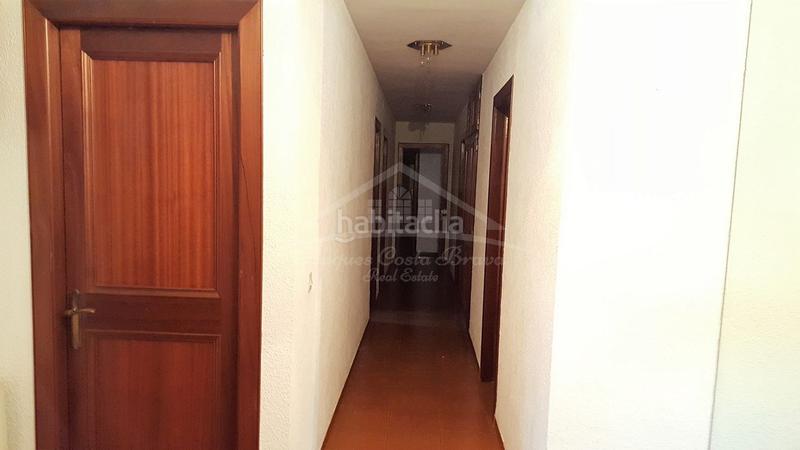 Foto f5cd85d2-474e-4b9b-9908-648c7b771e34. Local comercial en Vall-llobrega