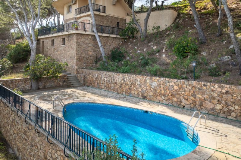 Foto ab9d77db-f724-49bf-9e0d-615d601b9136. Chalet con riscaldamento parcheggio piscina in Tamariu