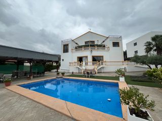 Chalet à Urbanizacion san miguel 1191. Calicanto  san miguel venta de chalet independiente
