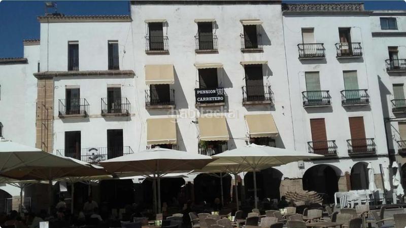 Foto 1bf5c8b1-6f2f-4637-80ce-10351c9c70d2. Edificio en plaza mayor en Casco Antiguo Cáceres